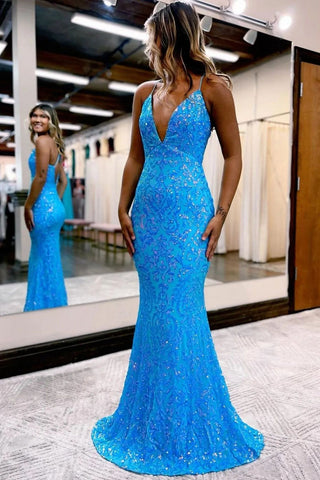 Vestido largo de fiesta azul estilo sirena con tirantes finos y apliques