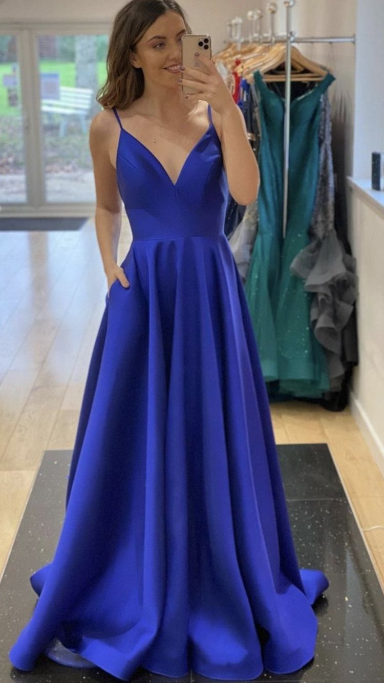 Vestido de noche de satén azul real con escote en V y corte en A, modelo Y433