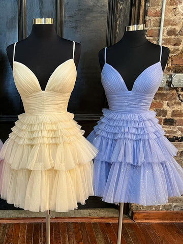 Vestido corto de fiesta de bienvenida con escote en V profundo y corte en A, de corte asimétrico y volantes.