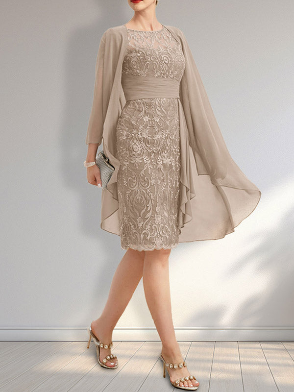 Robe fourreau illusion en mousseline de dentelle arrivant au genou, ornée de volants et de sequins en cascade, idéale pour la mère de la mariée.