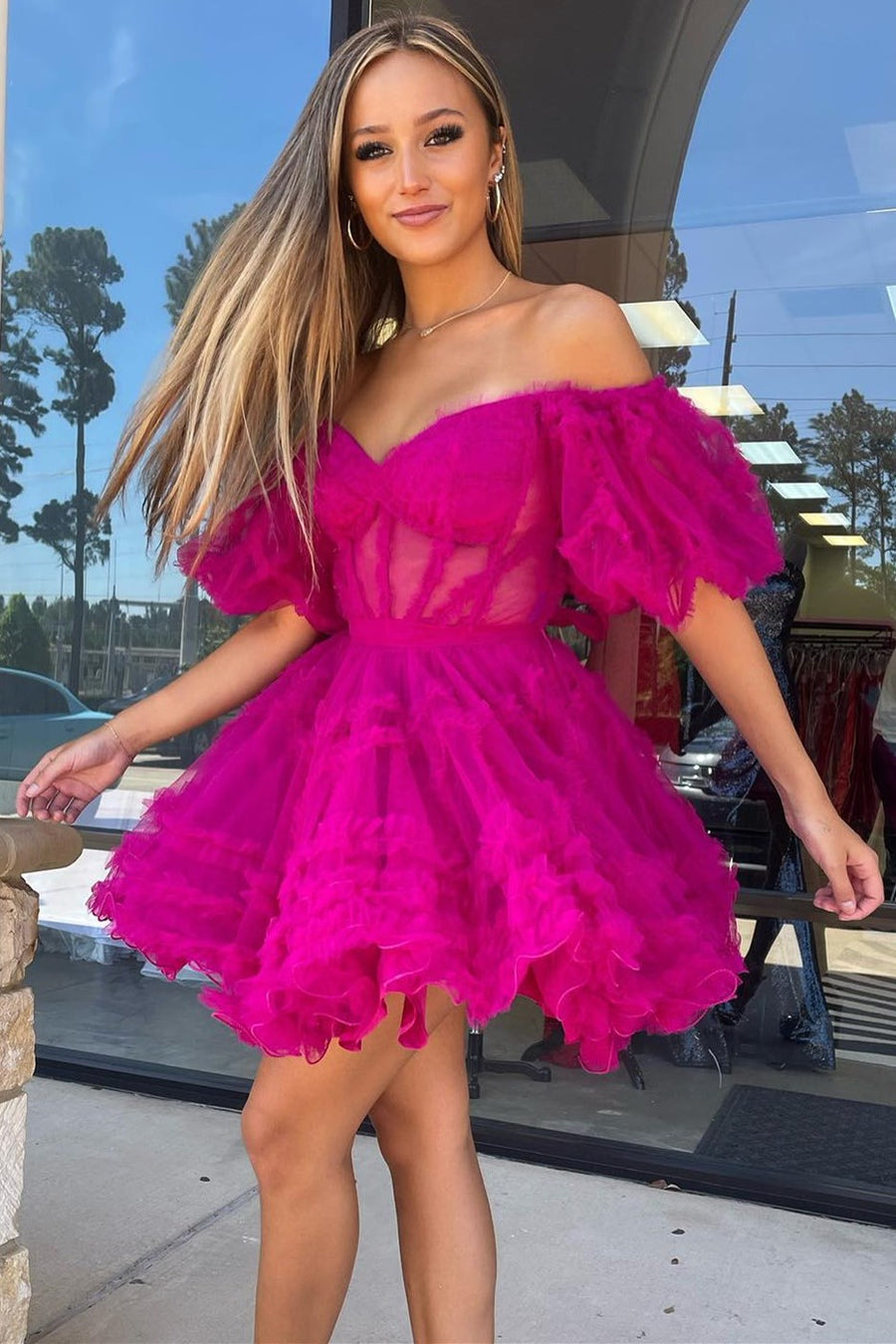 Vestido de tul con hombros descubiertos para la fiesta de bienvenida