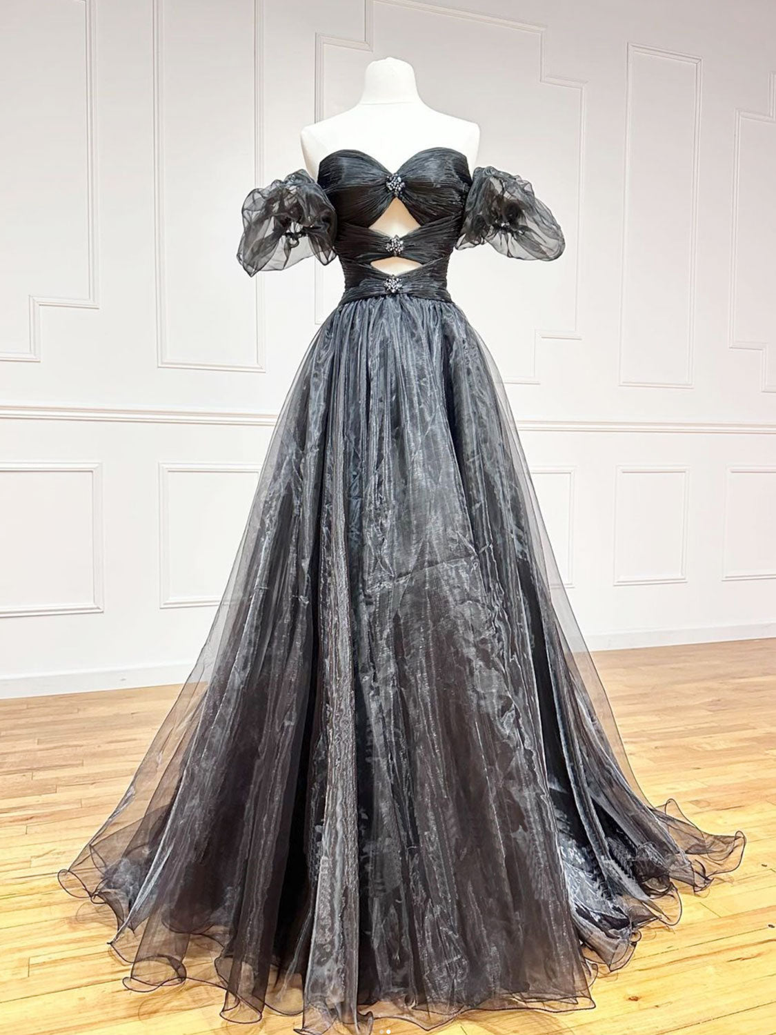 Vestido largo de fiesta negro de organza corte A