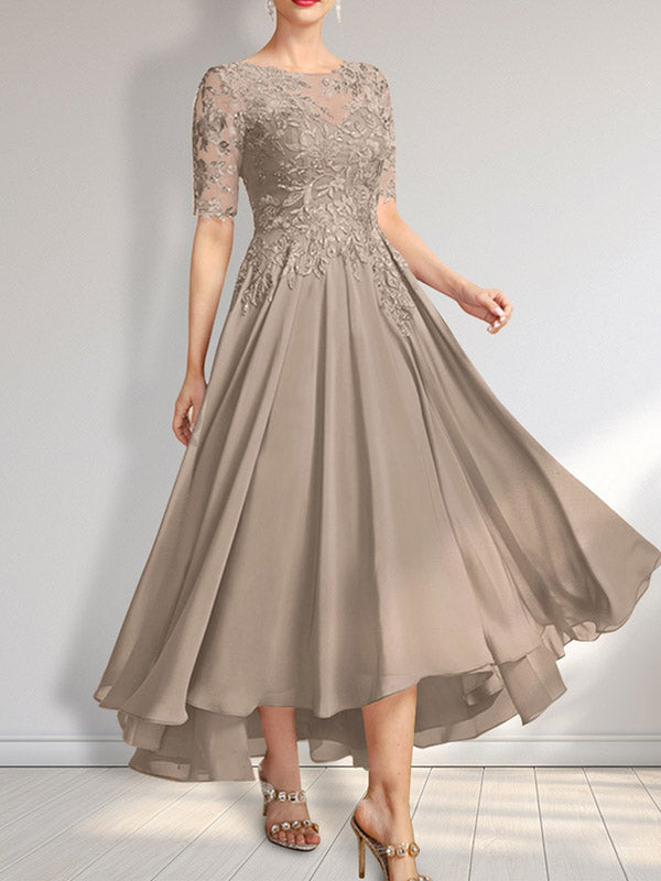 Robe de mère de la mariée asymétrique en mousseline de soie et dentelle, coupe trapèze, décolleté illusion, ornée de sequins 