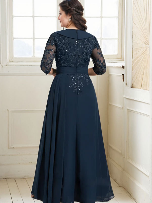 Vestido de novia de corte línea A, cuello en V, largo hasta el suelo, de encaje y gasa, con lentejuelas y volantes en cascada. 