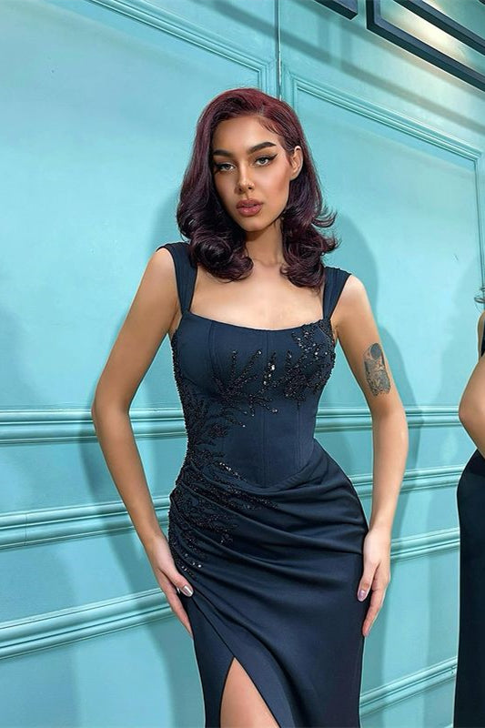Vestido de fiesta negro de sirena, elegante, con hombros descubiertos, abertura frontal y lentejuelas.