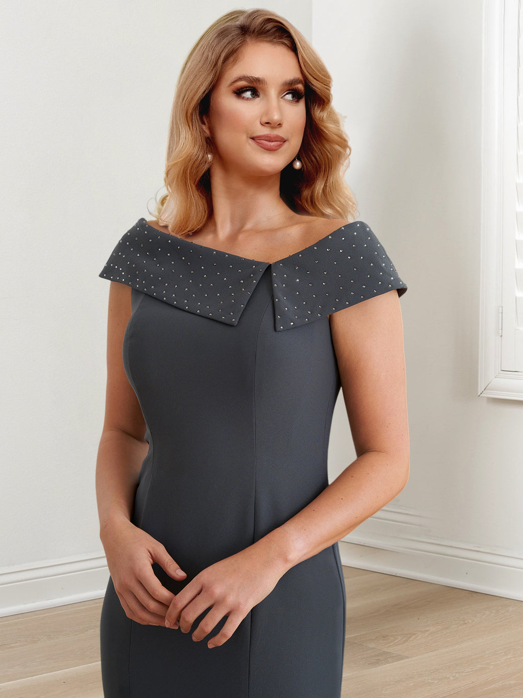 Vestidos de corte recto/columna con cuello joya y largo hasta el suelo para la madre de la novia 