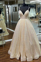 Robe de bal longue trapèze à fines bretelles et sequins