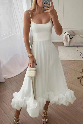 Robe de soirée simple et élégante à empiècements unis et col en U 