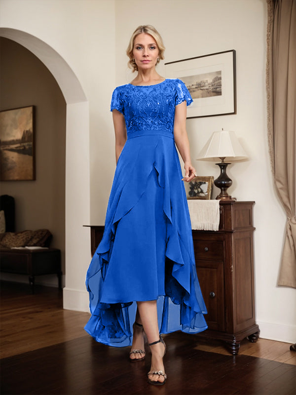 Robe de mère de la mariée asymétrique en mousseline de soie et dentelle, coupe trapèze, décolleté en V, effet illusion, nœud, volants et sequins 