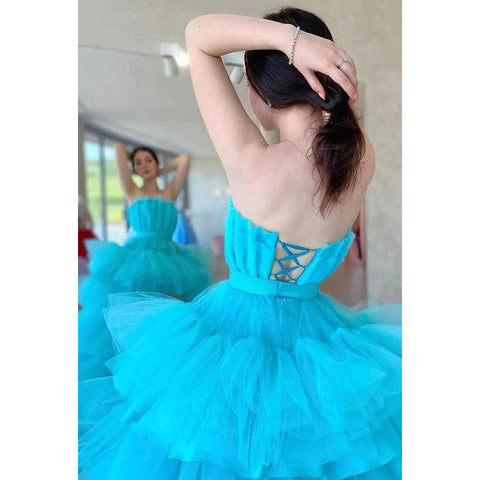 Robe de bal trapèze en tulle à lacets et bretelles asymétriques