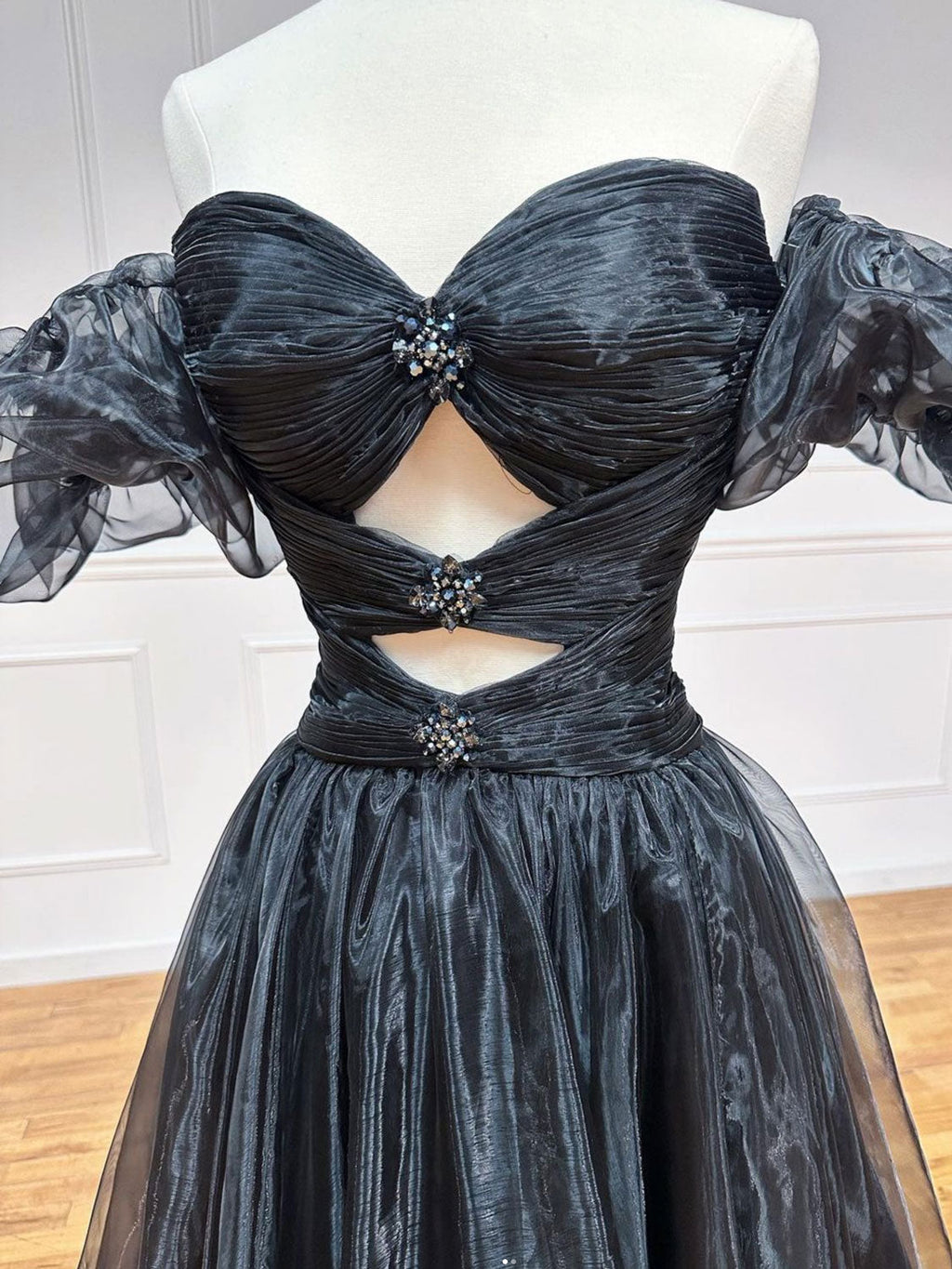 Vestido largo de fiesta negro de organza corte A