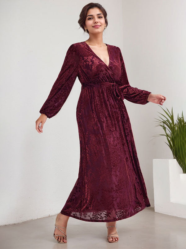 Vestido de terciopelo corte A, escote en V, manga larga, largo midi, para la madre de la novia, con abertura. 
