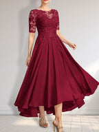 Robe de mère de la mariée asymétrique en mousseline de soie et dentelle, coupe trapèze, décolleté illusion, ornée de sequins 