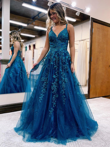 Robe de bal trapèze bleu encre à paillettes, tulle et dentelle