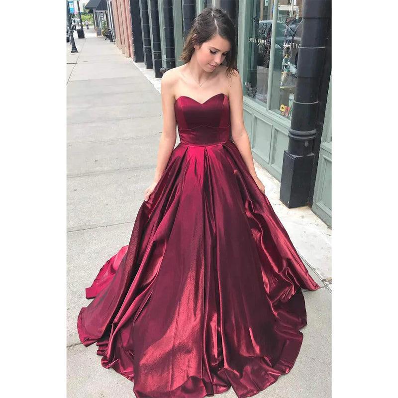 Robe de bal trapèze simple en satin bordeaux avec poches 