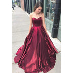 Robe de bal trapèze simple en satin bordeaux avec poches 