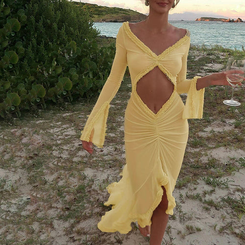 Vestido de noche sexy con borlas, manga larga, escote pronunciado y transparencias, color liso, primavera 2024. 