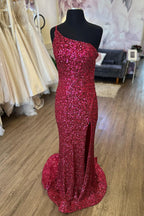 Robe de bal longue sirène asymétrique bordeaux à sequins et fente sur le devant