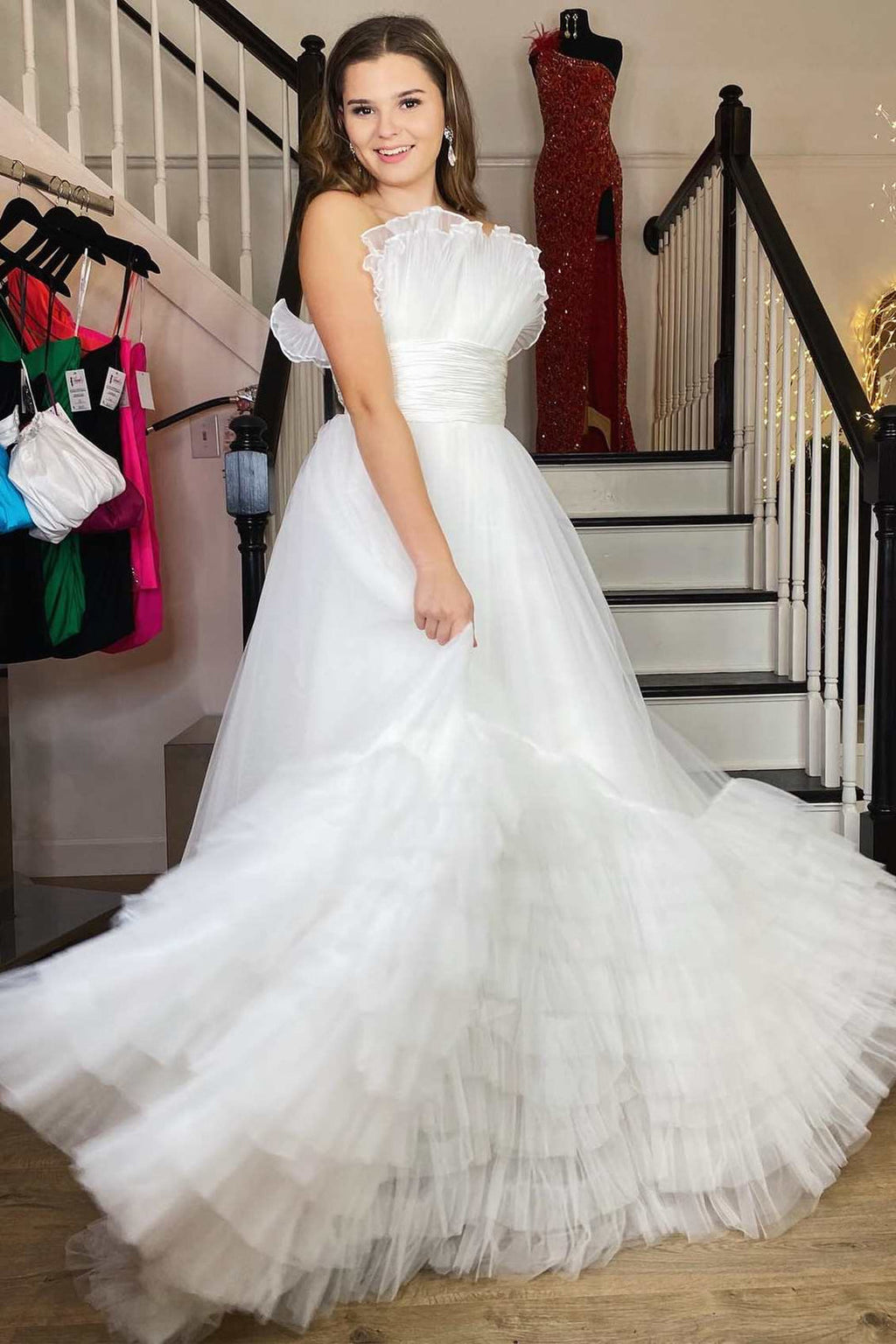 Vestido de fiesta largo de tul rosa sin tirantes, corte en A, con volantes