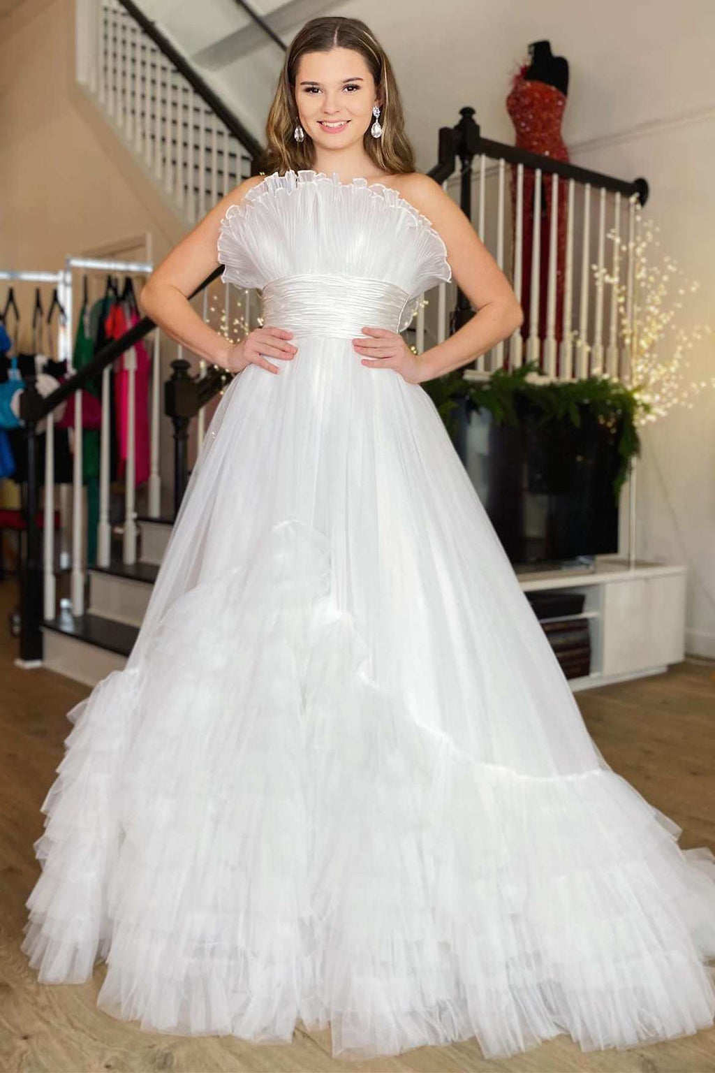 Vestido de fiesta largo de tul rosa sin tirantes, corte en A, con volantes