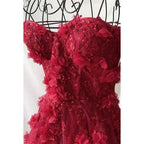 Vestido de noche glamuroso y dramático con hombros descubiertos, sin mangas, corte A y apliques