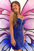 Robe de bal courte bleu roi à bretelles spaghetti et paillettes, ornée de perles