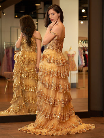 Robe de bal Gold Princess trapèze à épaules dénudées et corset orné de volants en dentelle