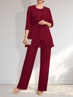 Vestido de novia de gasa con encaje y lentejuelas, estilo mono/traje pantalón, largo hasta el suelo, con escote redondo.