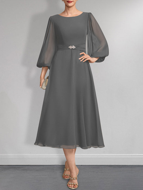 Vestido de chifón de corte A, largo té, para la madre de la novia, con escote redondo y broche de cristal plisado