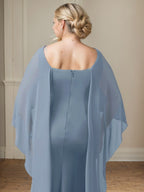 Robe fourreau longue en mousseline de soie pour la mère de la mariée, ornée de volants cascade, avec décolleté arrondi. 