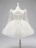 Vestido blanco de tul y plumas hasta la rodilla para bebé niña 