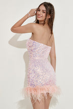 Robe de bal à paillettes et plumes