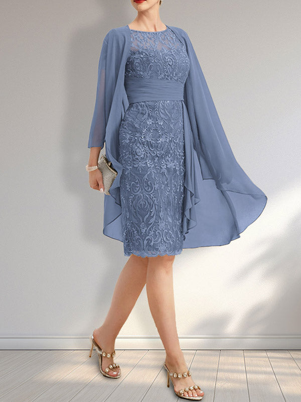 Robe fourreau illusion en mousseline de dentelle arrivant au genou, ornée de volants et de sequins en cascade, idéale pour la mère de la mariée.