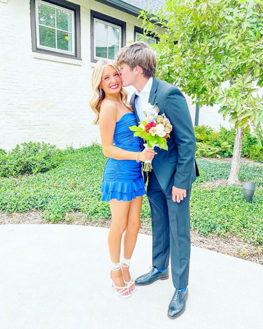 Precioso vestido de cóctel azul real sin tirantes para fiesta de bienvenida Y4330