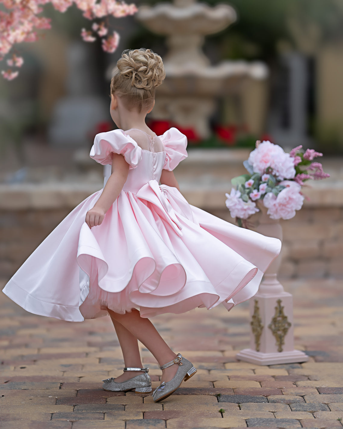 Vestido de princesa/vestido de princesa de satén hasta la rodilla para niña de las flores 