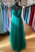 Vestido largo de fiesta plisado con escote en V pronunciado, tirantes dobles y corte en A
