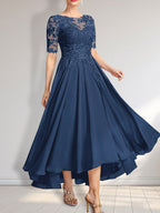 Robe de mère de la mariée asymétrique en mousseline de soie et dentelle, coupe trapèze, décolleté illusion, ornée de sequins 