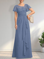 Robe de mariée asymétrique en mousseline de soie et dentelle, coupe trapèze, longueur au sol, avec volants et sequins en cascade, idéale pour la mère de la mariée.