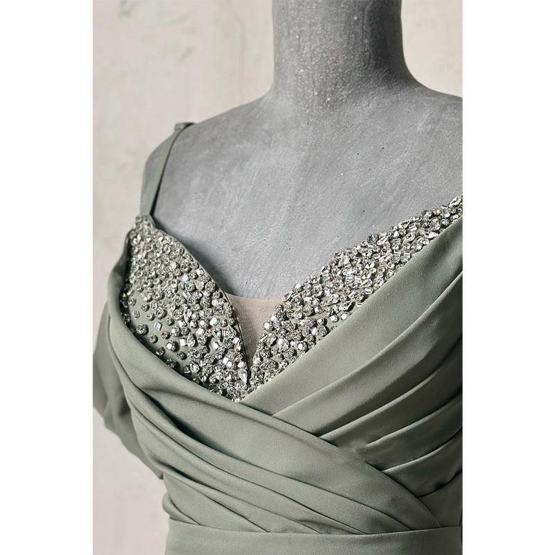 Robe de soirée formelle à plis perlés, à bretelles dénudées et fourreau/colonne 