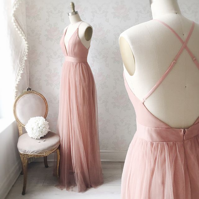 Vestidos de dama de honor sencillos de tul con escote en V por menos de 100
