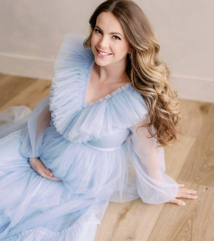 Vestido de tul azul claro para baby shower para mamá
