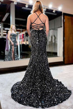 Robe de bal longue sirène à lacets dans le dos et fente, ornée de sequins.