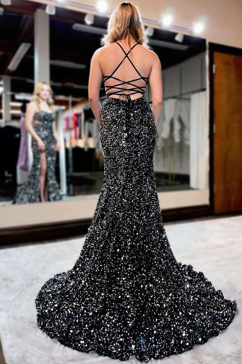 Robe de bal longue sirène à lacets dans le dos et fente, ornée de sequins.