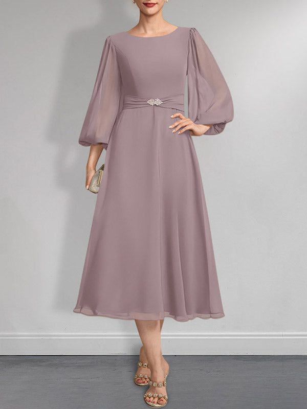 Vestido de chifón de corte A, largo té, para la madre de la novia, con escote redondo y broche de cristal plisado