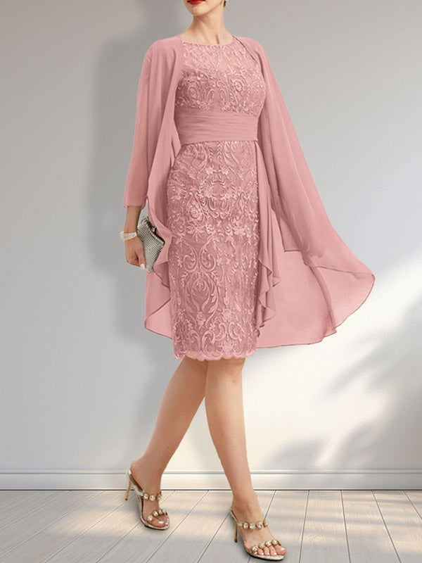 Vestido de novia de corte sirena, escote redondo, ilusión, largo hasta la rodilla, de encaje y gasa, con volantes en cascada y lentejuelas.