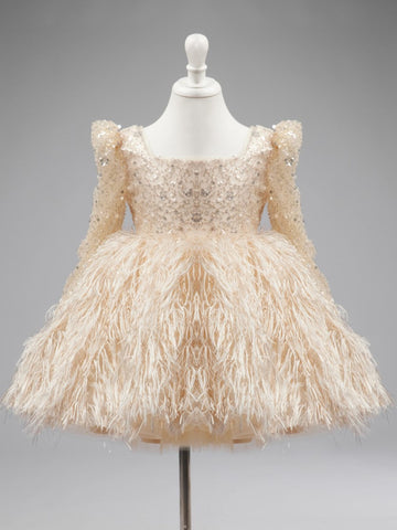 Robe de fille en tulle couleur champagne arrivant aux genoux 