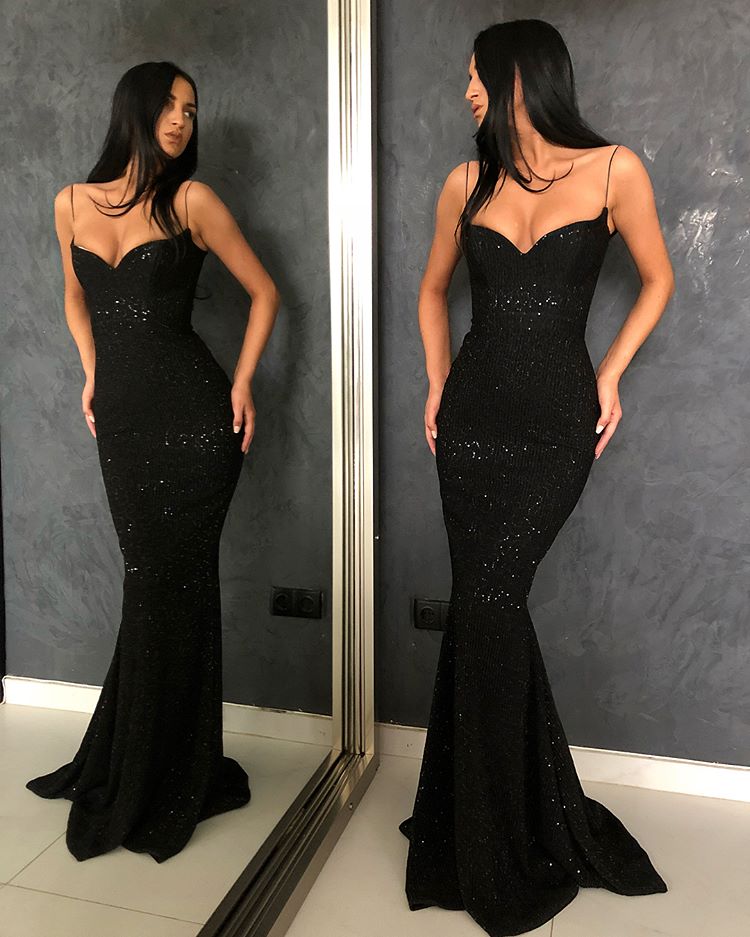 Vestido de fiesta de sirena con tirantes finos, escote corazón y lentejuelas en la espalda descubierta