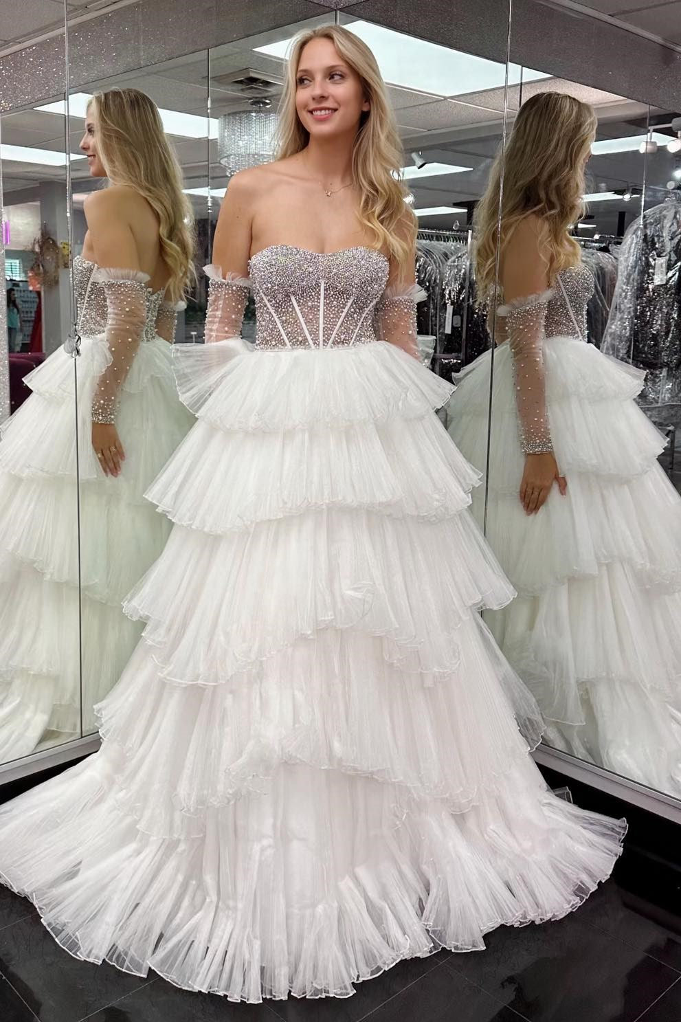 Vestido de graduación de organza con escote corazón, corte en A y mangas desmontables