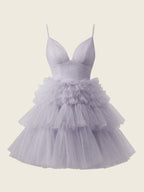 Vestido corto de fiesta de bienvenida con escote en V profundo y corte en A, de corte asimétrico y volantes.