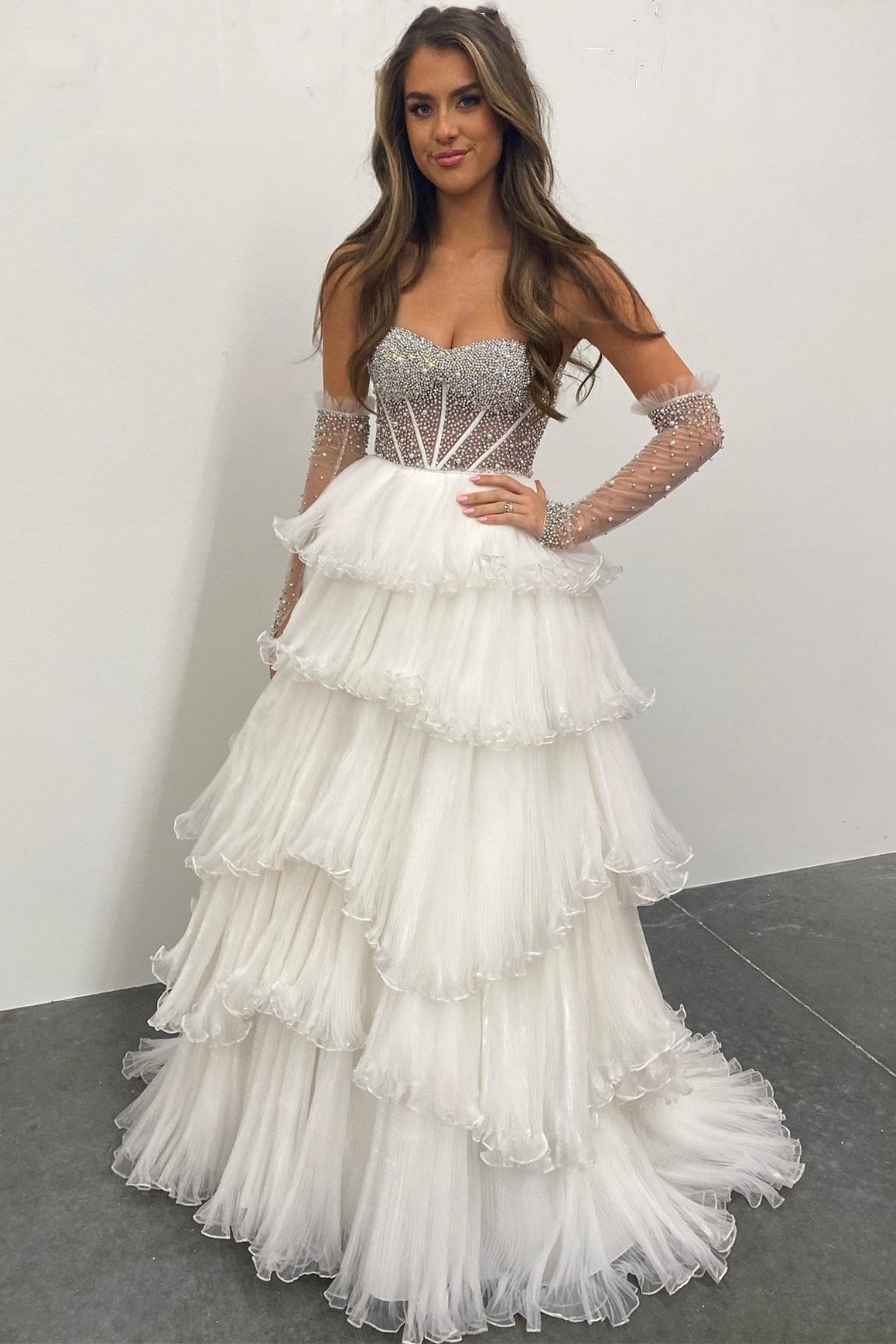 Vestido de graduación de organza con escote corazón, corte en A y mangas desmontables